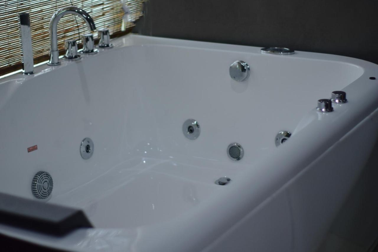 Newbury Villa Νουβάρα Ελίγια Εξωτερικό φωτογραφία