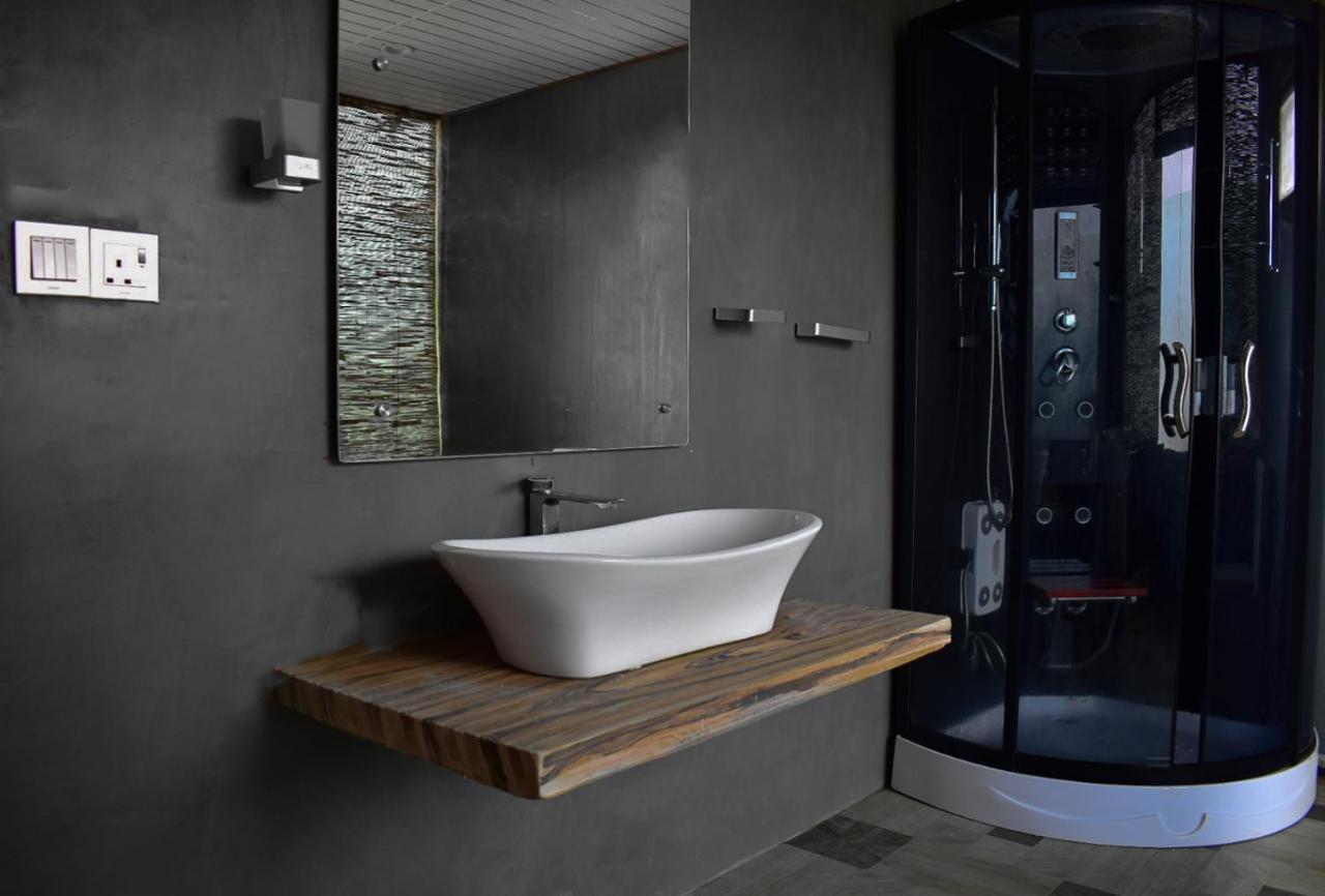 Newbury Villa Νουβάρα Ελίγια Εξωτερικό φωτογραφία